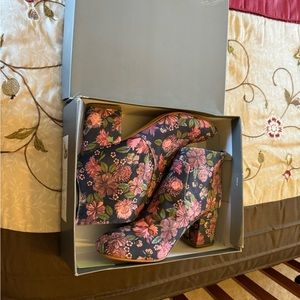 Brand new boots from Loft! Never worn!